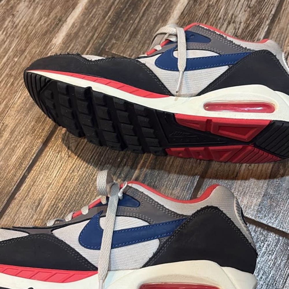 Nike Sneakers with Red and Blue Highlights Size 11 - Picture 4 of 5